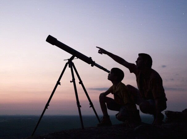 Картинка начинающих астрономов за наблюдениями
